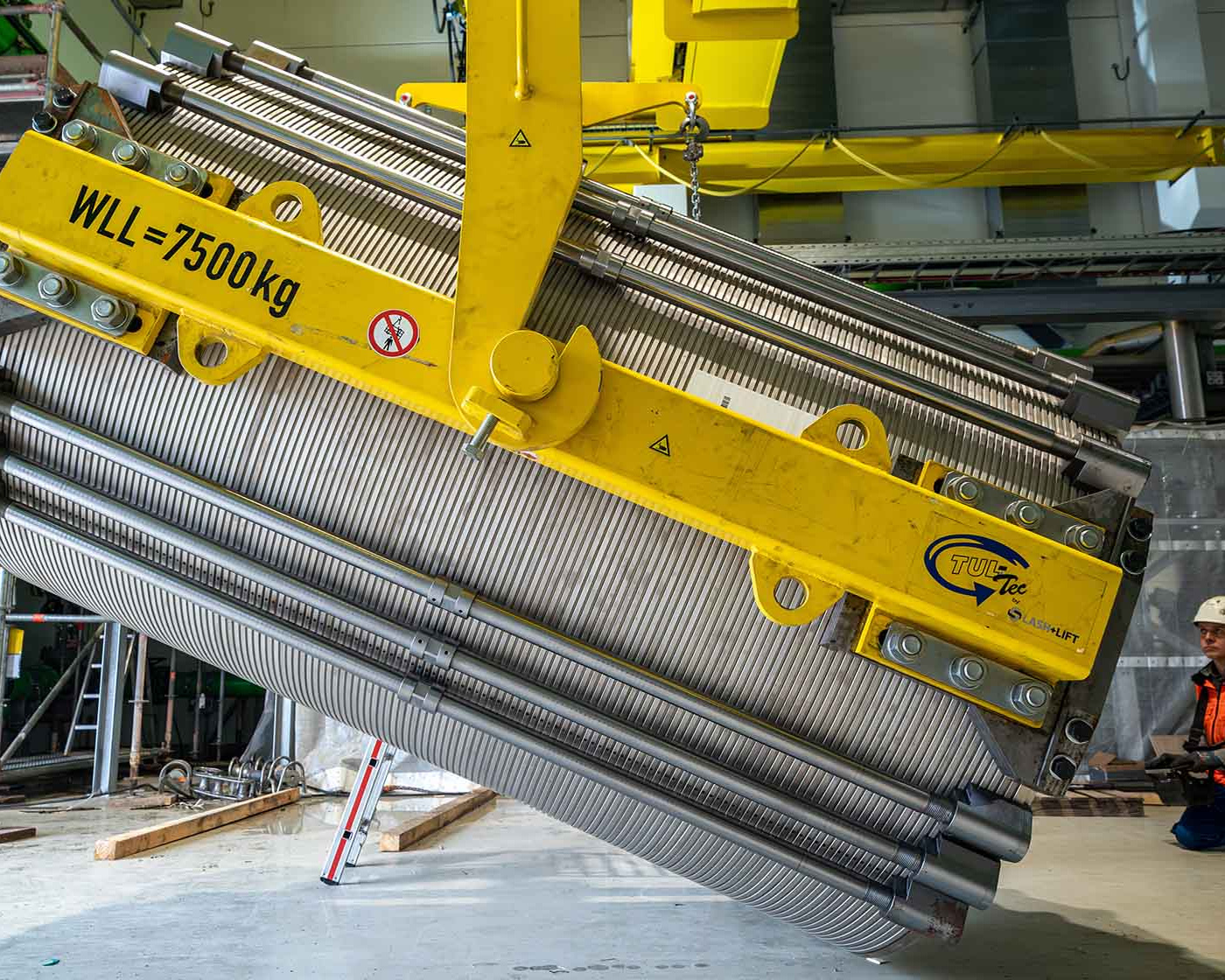 Anlieferung der Elektrolyse-Stacks im Energiepark Bad Lauchstädt.