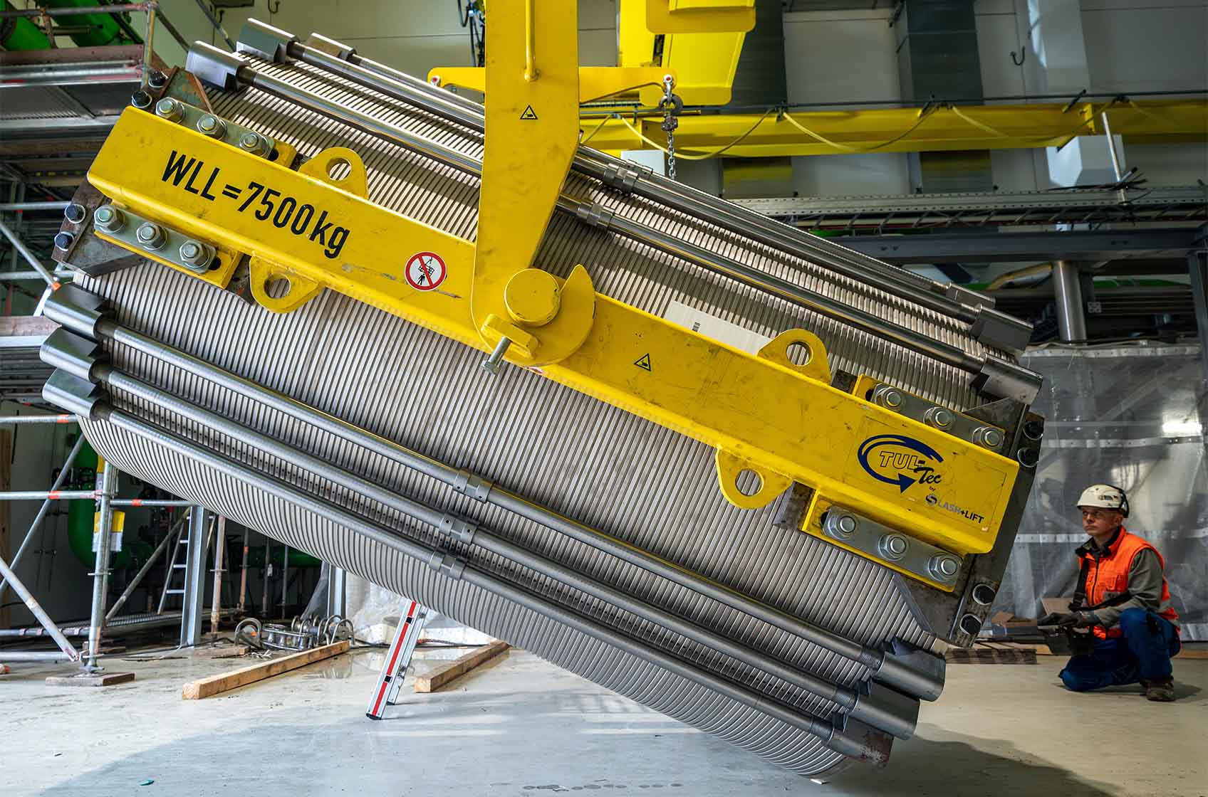 Anlieferung der Elektrolyse-Stacks im Energiepark Bad Lauchstädt.